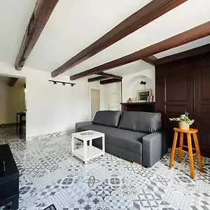spacious-renovated-1-bedroom-in-center-of-thiers-w-parking.hotels-rhonealpes.com/